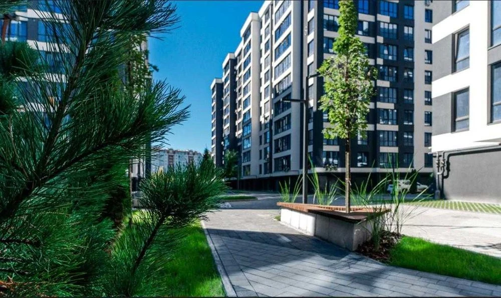 Продается 3 комнатная квартира, отдельные 3 комнаты плюс кухня