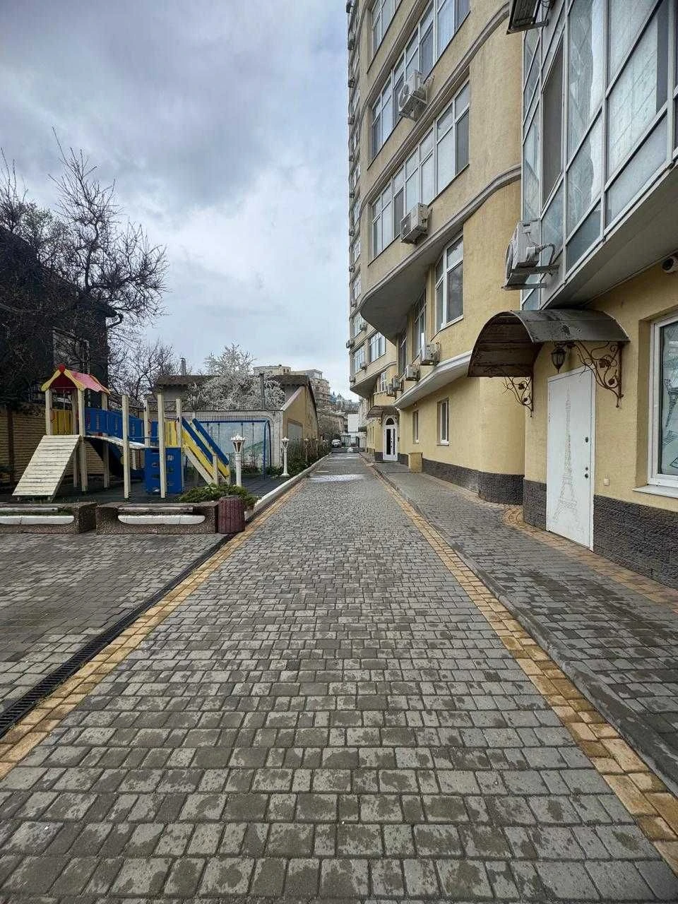 Продам 2-х комнатную, стильную квартиру у моря в ЖК Париж