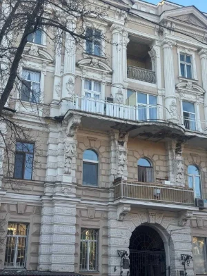 Продам 2-комнатную квартиру в историческом центре Одессы