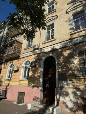 Продам эксклюзивную 1-комн. квартиру с террасой в историческ