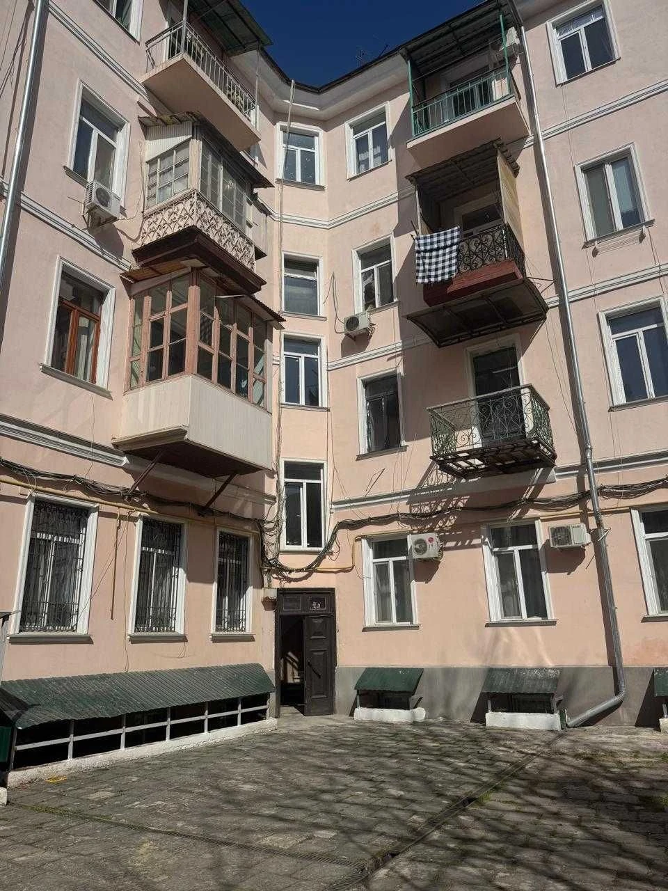 Продам студийную квартиру с балконом в центре Одессы