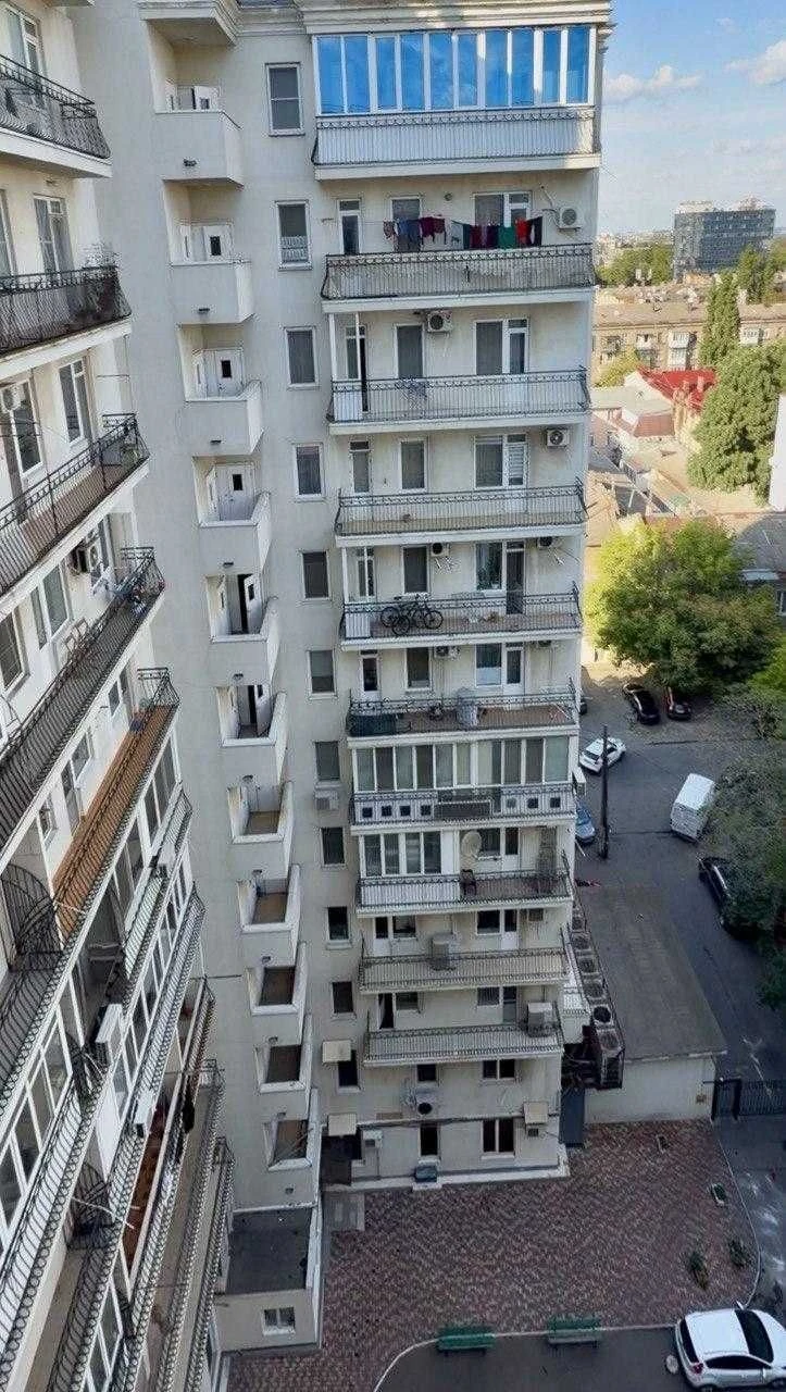 Продаж повноцінної 4-кімнатної квартири в Приморському район