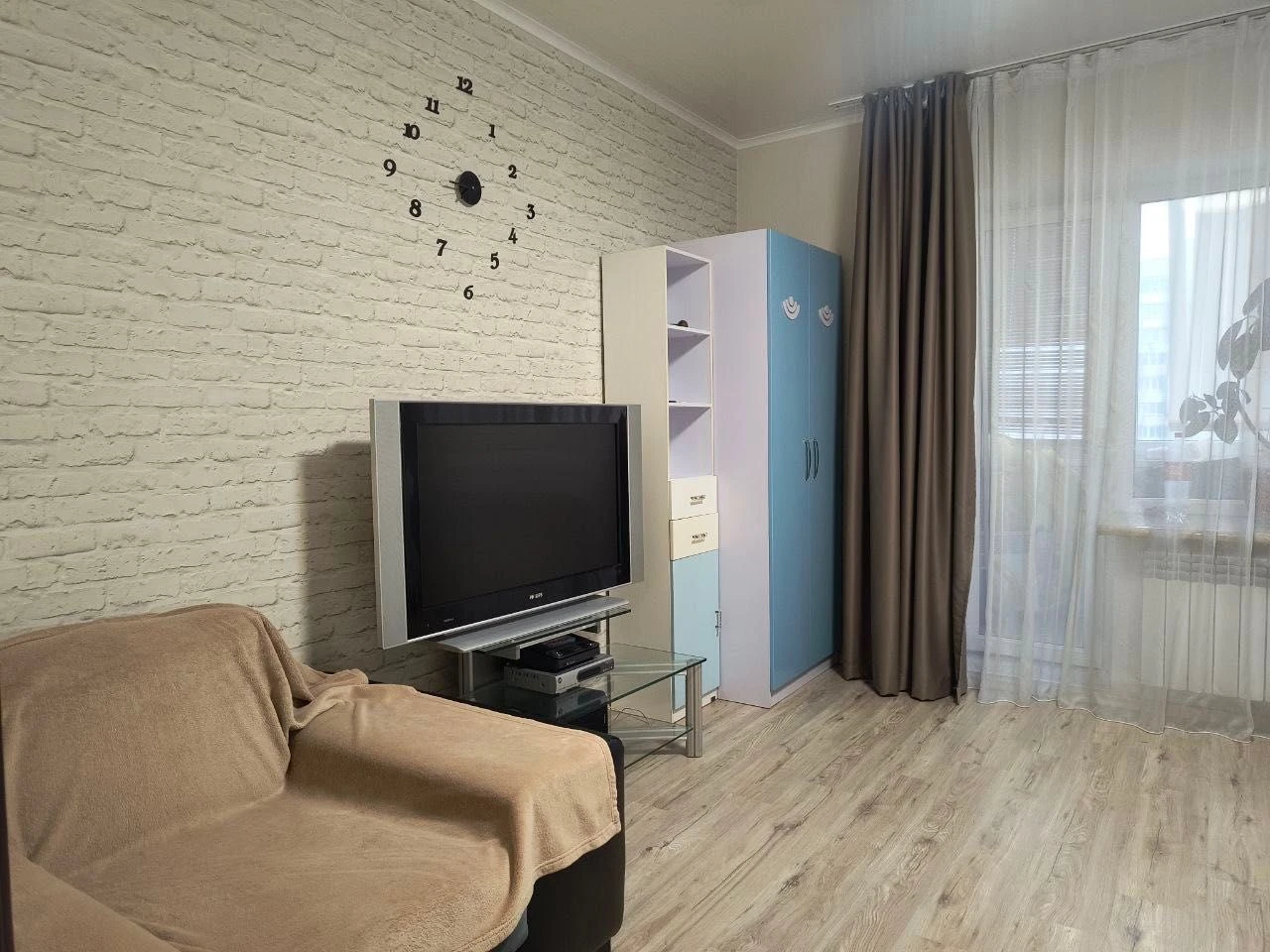 shev-03. Чудова, простора картира з ремонтом на Таїрова,
