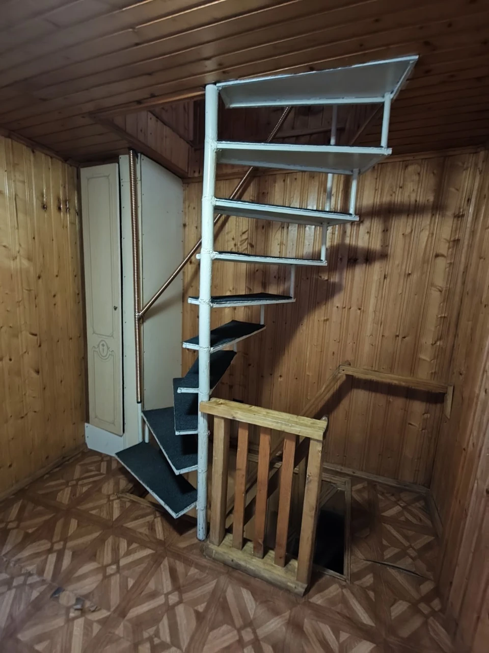 Продам дом-курень 3 этажа на Шкиперской у моря