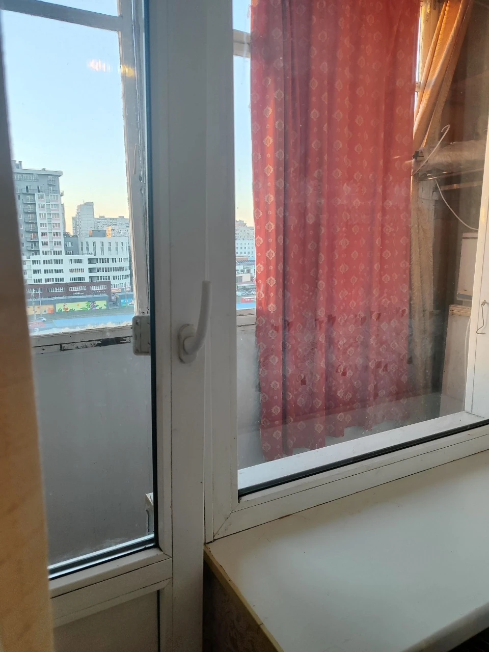 Продам 1ккв в жилом состоянии в первом доме возле метро Холо