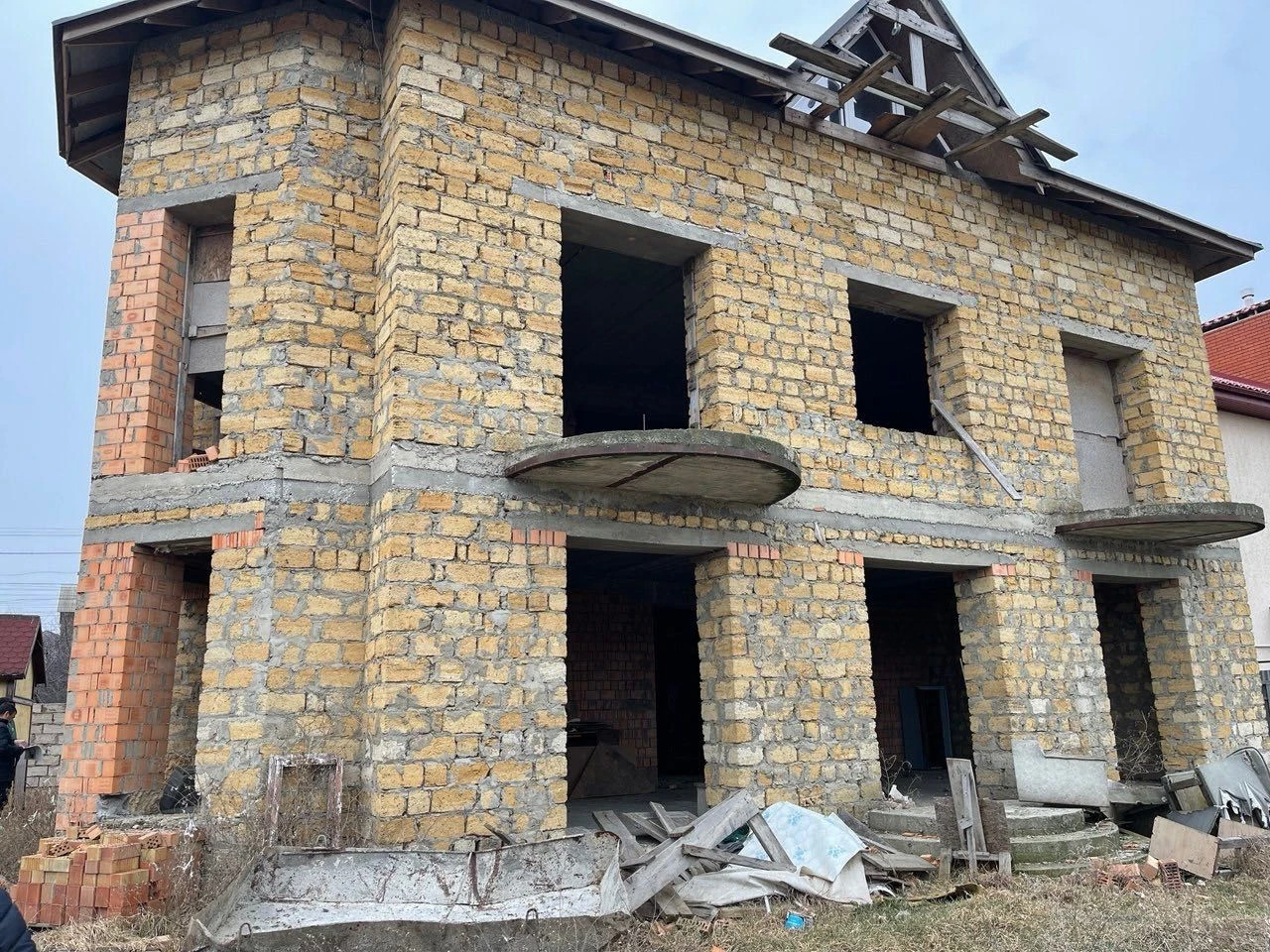 Добротний хозяйский будинок в центрі Червоного хутора