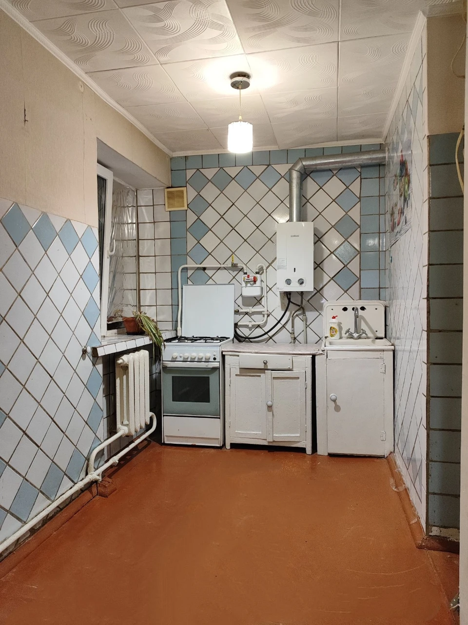 Продам большую 3ккв в жилом состоянии недалеко от метро Холо