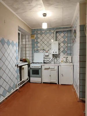 Продам большую 3ккв в жилом состоянии недалеко от метро Холо