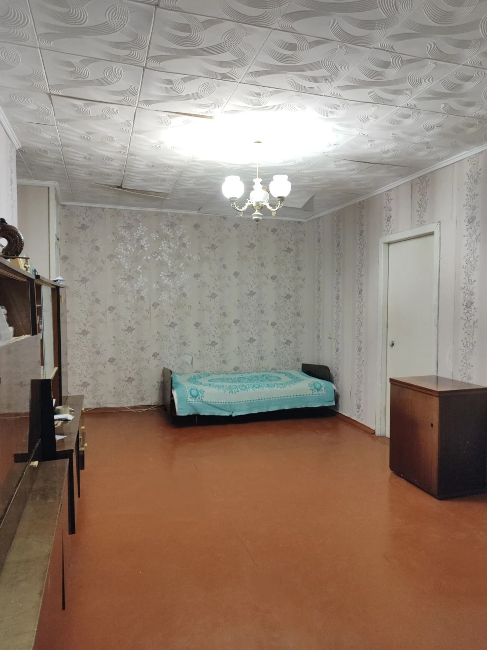 Продам большую 3ккв в жилом состоянии недалеко от метро Холо