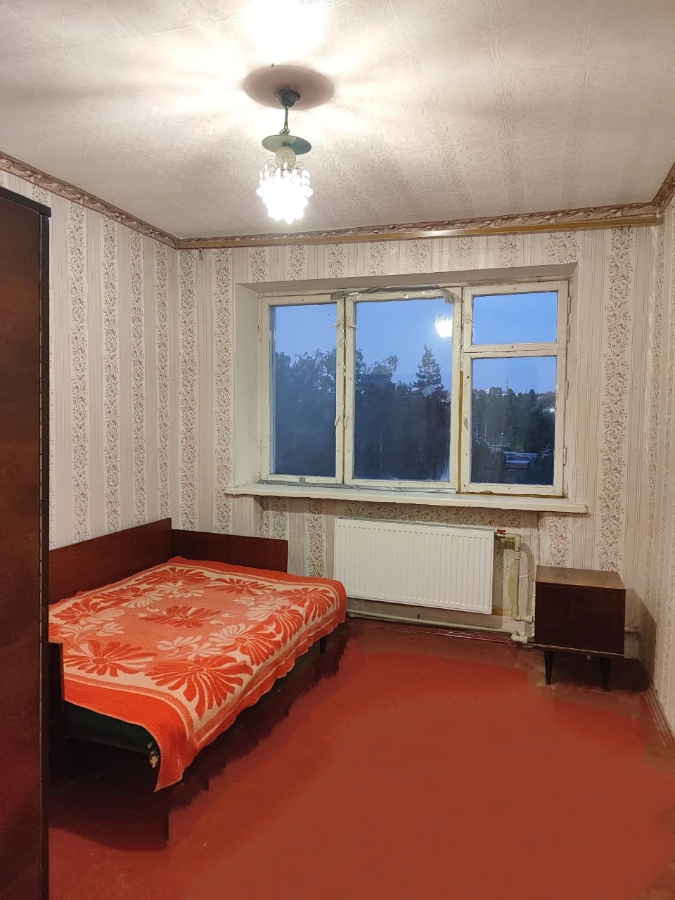 Продам большую 3ккв в жилом состоянии недалеко от метро Холо