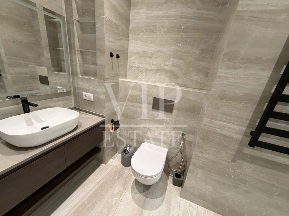 Эксклюзивно продам, лучшая планировка, 2 к.кв.,76 м.кв.(экв.