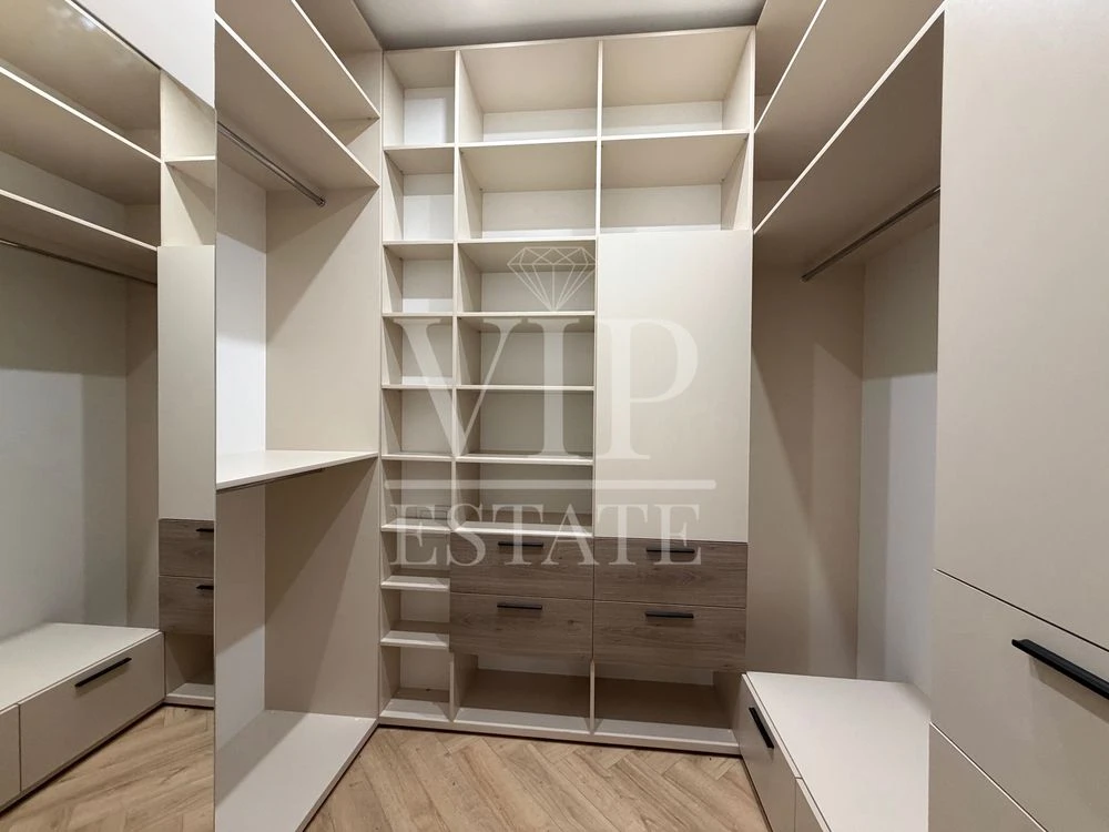 Эксклюзивно продам, лучшая планировка, 2 к.кв.,76 м.кв.(экв.