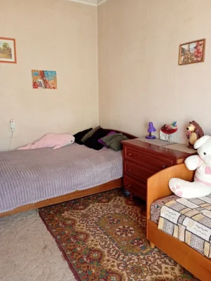 Продам 3х комн квартиру. 5 минут пешком от метро Защитников