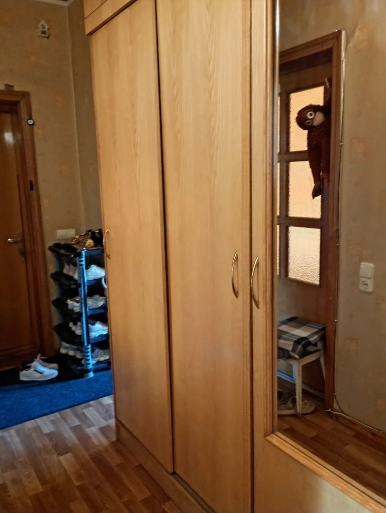 Продам 3х комн квартиру. 5 минут пешком от метро Защитников