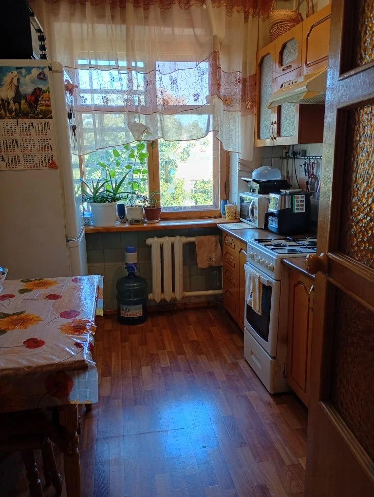 Продам 3х комн квартиру. 5 минут пешком от метро Защитников