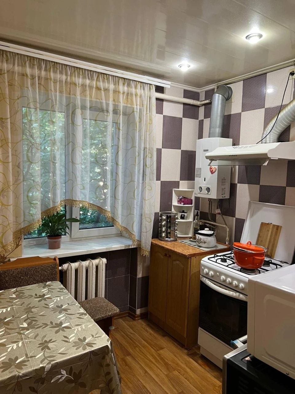 Продам 2х кімнатну квартиру і центрі