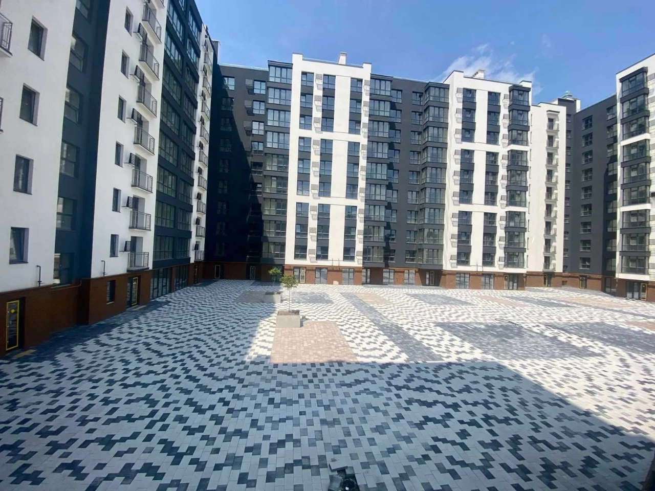 1к 46,36кв м. 10/10 З терасою Липки-2, Мазепи 168, центр, Ко