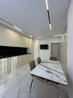 Продаж 2 кімнатної квартири, центр, Main House