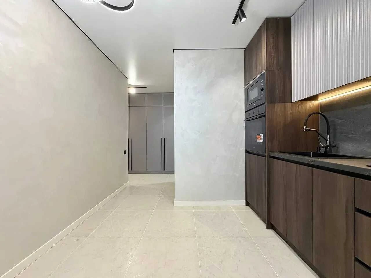 Двокімнатна укомплектовна в ЖК Manhattan Up