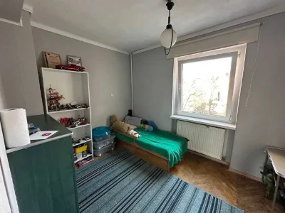 4кімнатна квартира у самому центрі ,цегляний будинок.