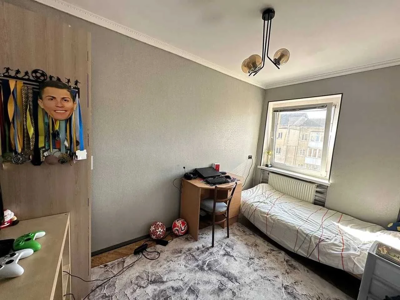 4кімнатна квартира у самому центрі ,цегляний будинок.