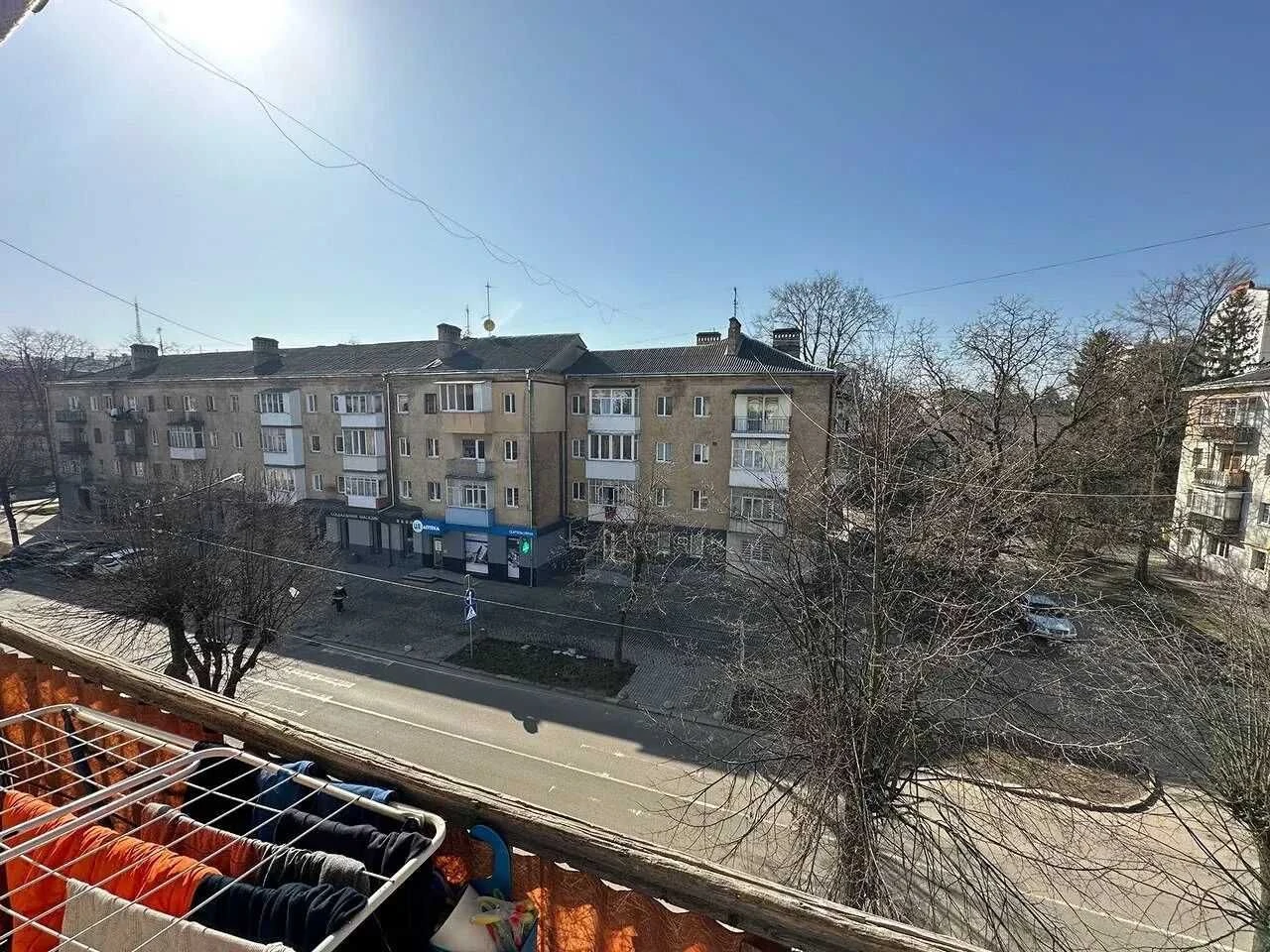 4кімнатна квартира у самому центрі ,цегляний будинок.
