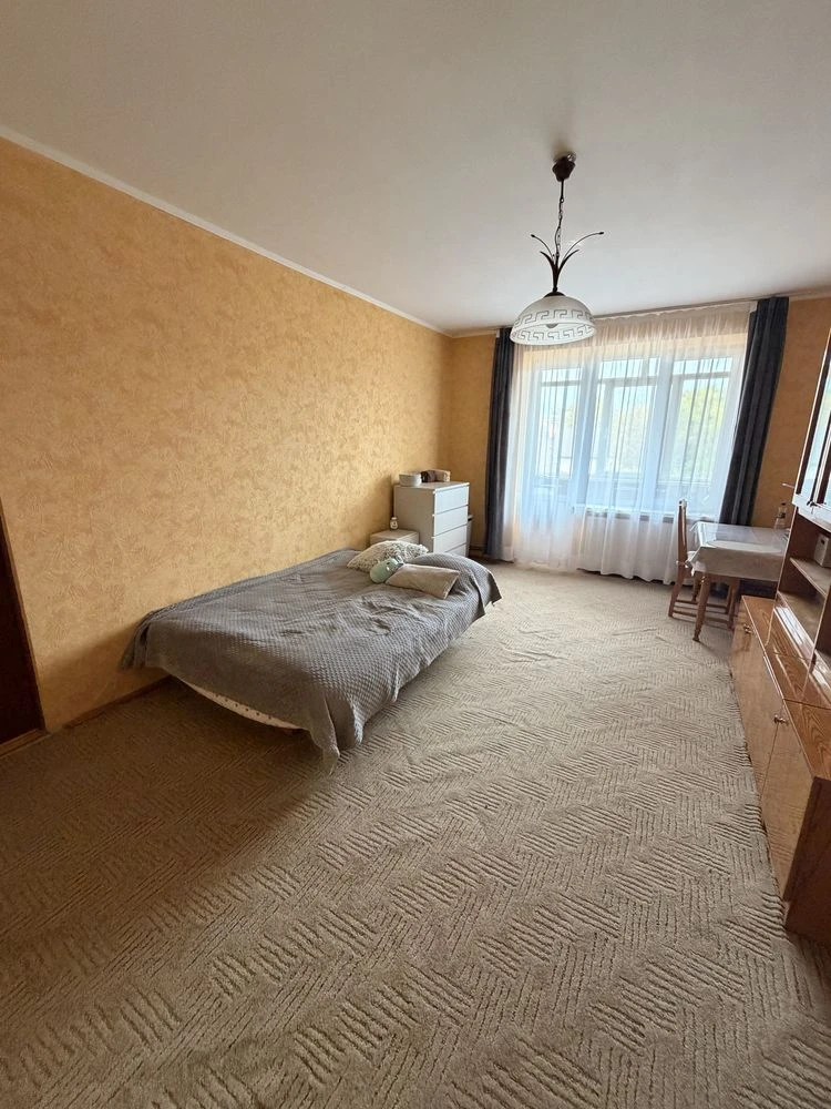 Продається 3 кімнатна квартира вул. Митна