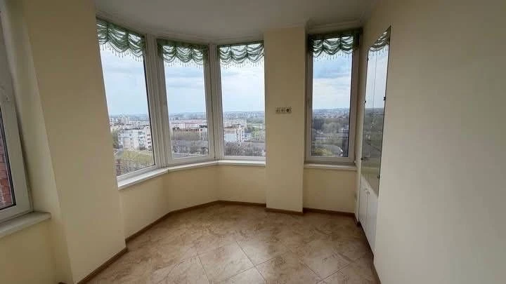 Продаж квартири Виставка