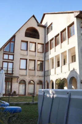 Продається дім, підходить під реконструкцію.