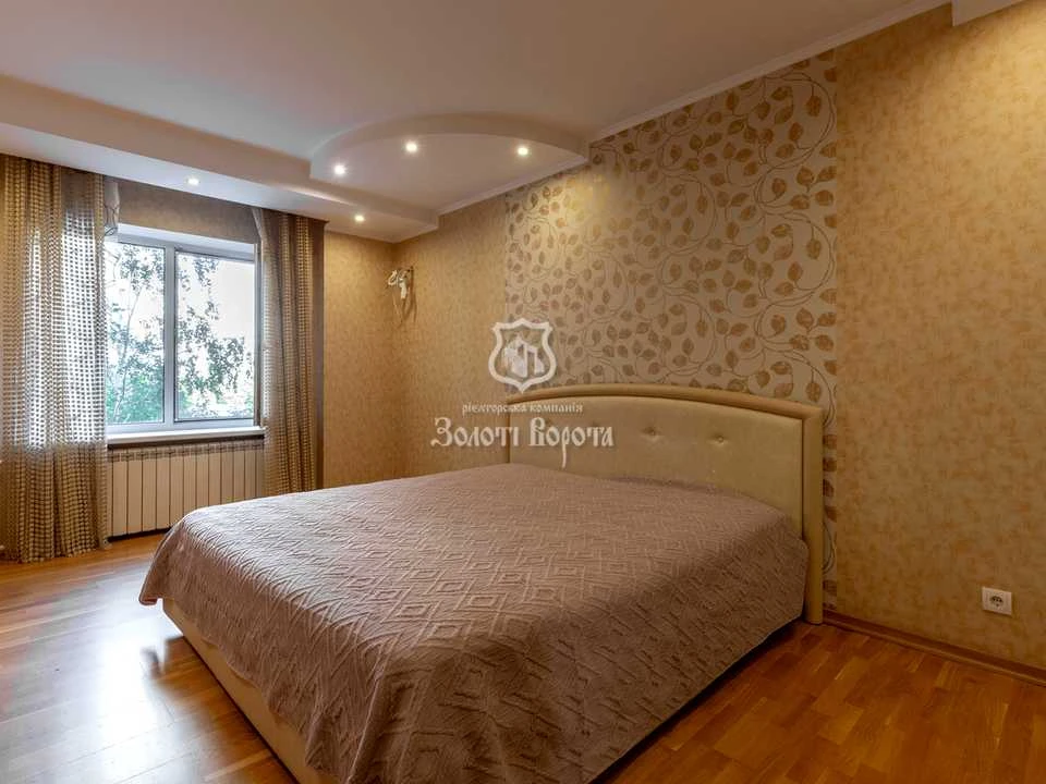 Apartment. Kyiv, Myloslavska Street.