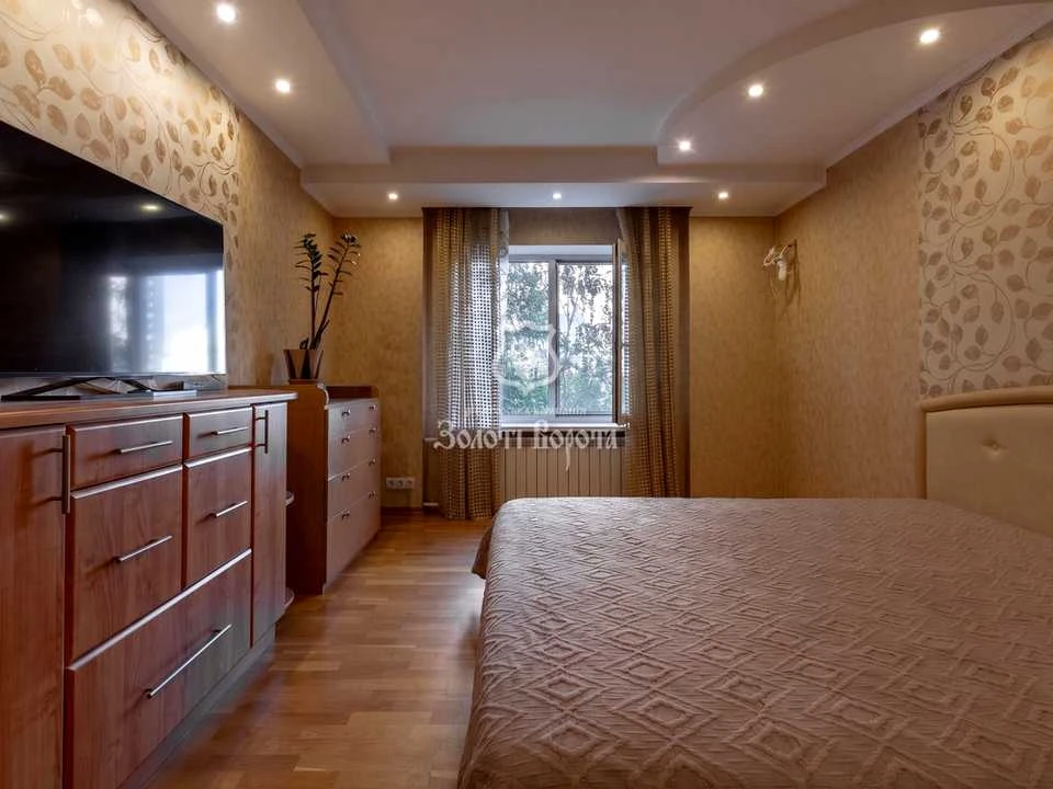 Apartment. Kyiv, Myloslavska Street.