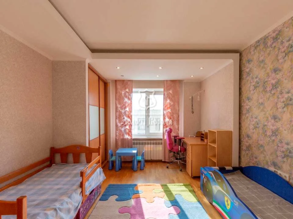 Apartment. Kyiv, Myloslavska Street.