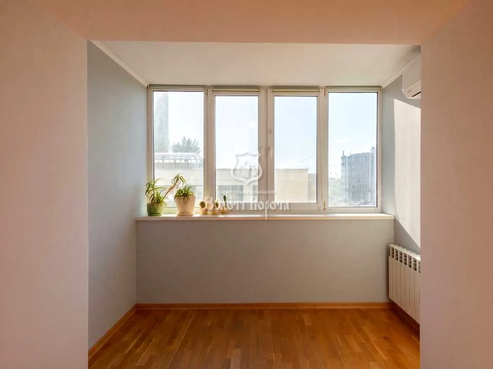 Apartment. Kyiv, Myloslavska Street.