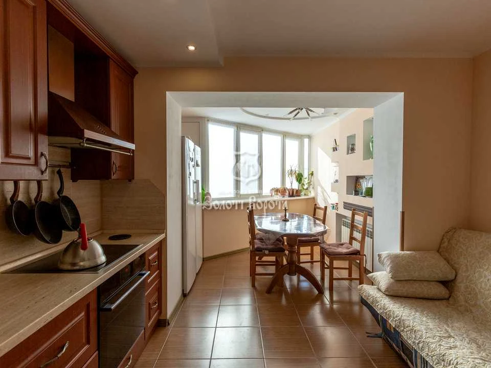 Apartment. Kyiv, Myloslavska Street.