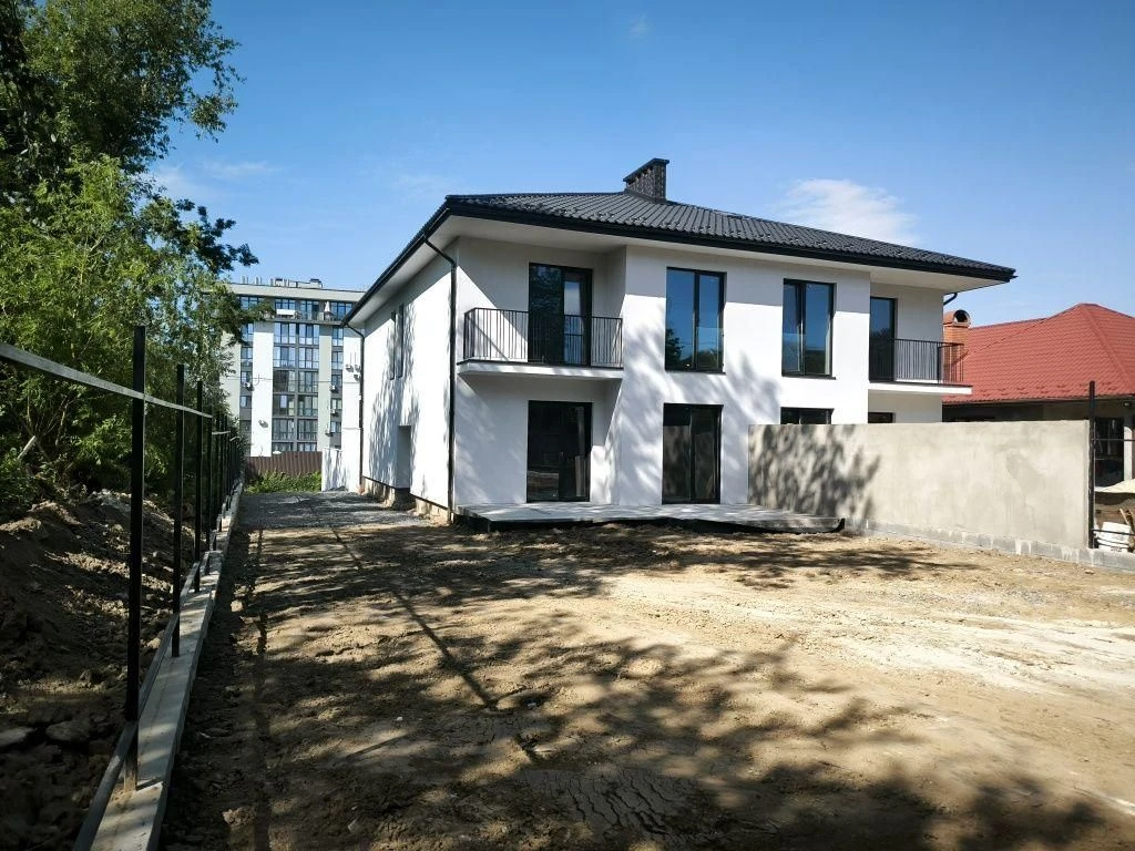 Затишний котедж із великою терасою, район Червениці