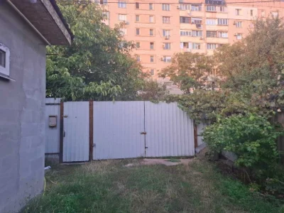 Продається частина будинку в районі водоканала