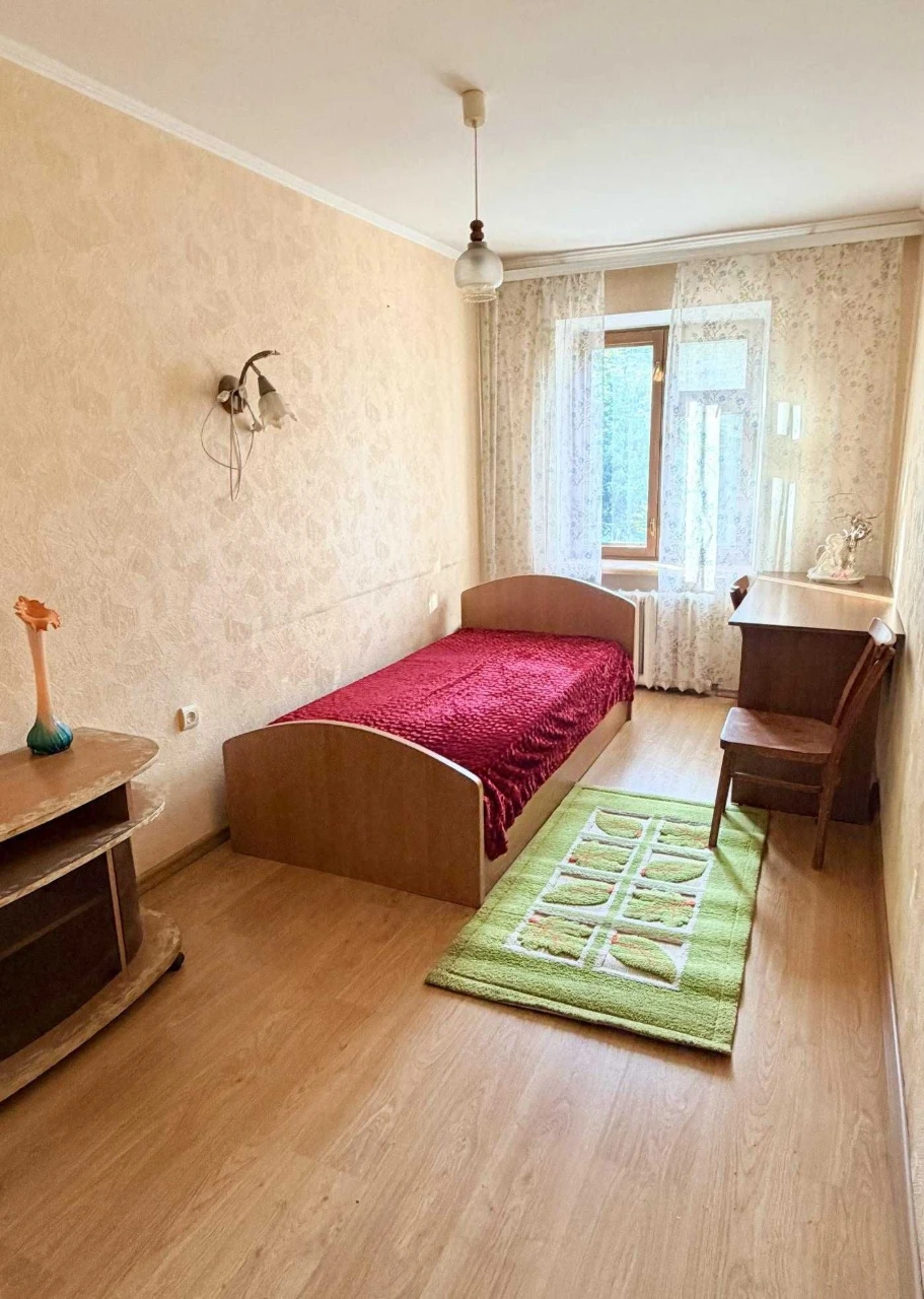 Продам 3-кімнатну квартиру по вул. Михайла Грушевського
