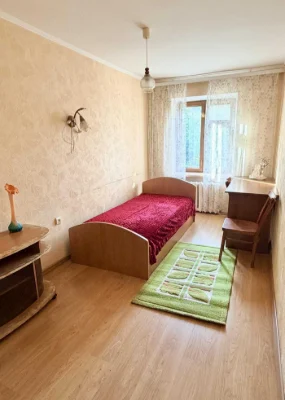 Продам 3-кімнатну квартиру по вул. Михайла Грушевського