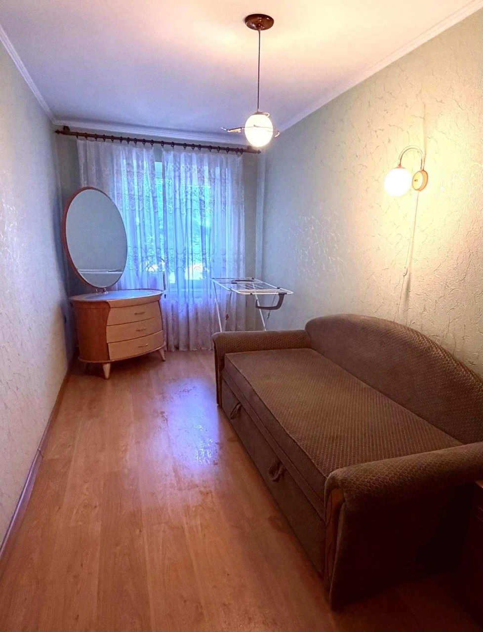 Продам 3-кімнатну квартиру по вул. Михайла Грушевського