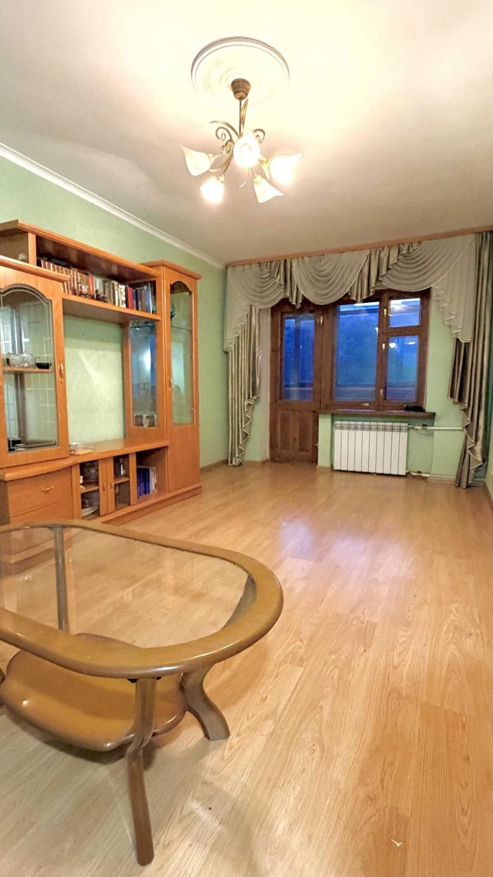 Продам 3-кімнатну квартиру по вул. Михайла Грушевського