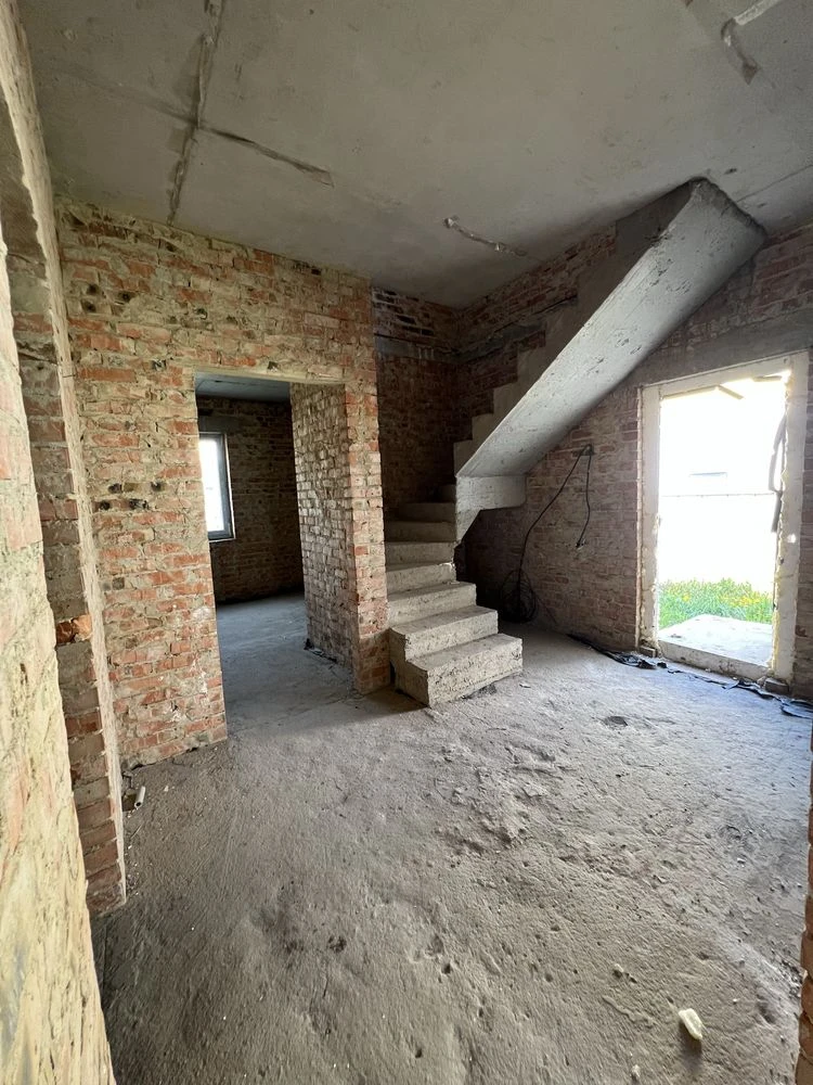 Продам котедж з централізованими комунікаціями в закритому к