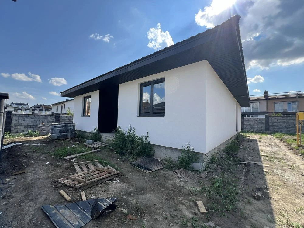 Продам окремостоячий будинок , масив Макарова ( без комісії