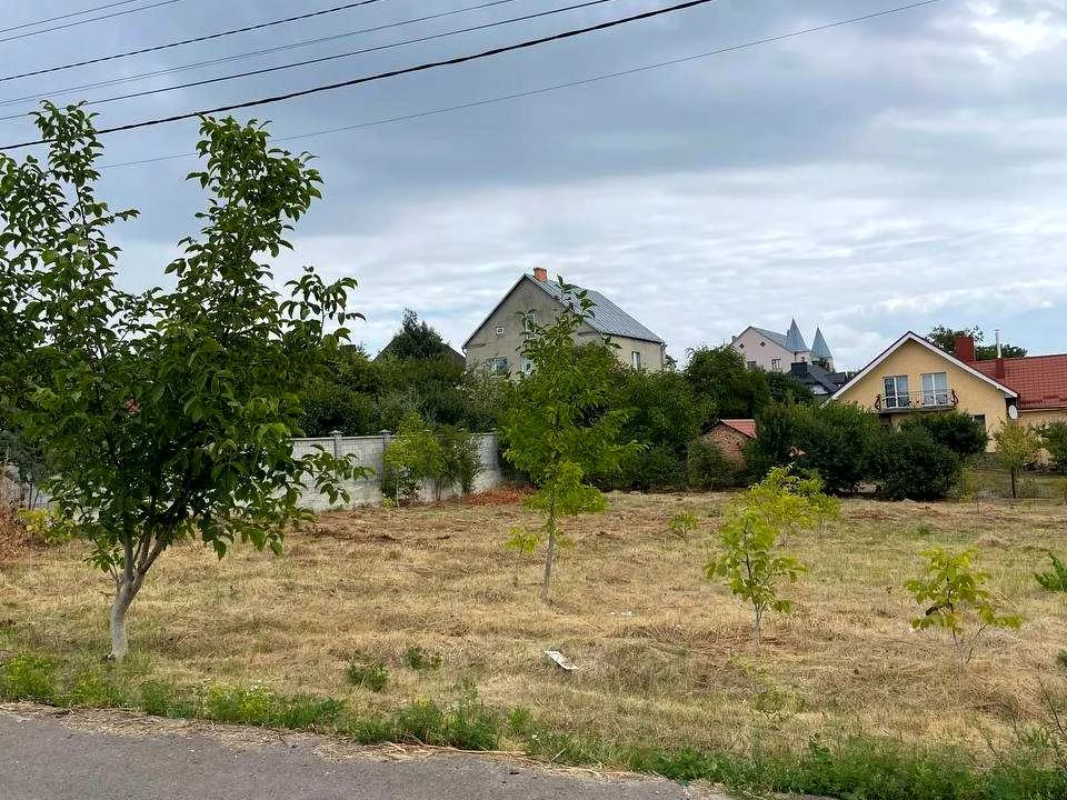 Ділянка. Рівне, Рівненська вул.