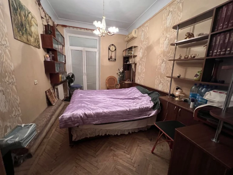 Продаю 2 кімнатну квартиру на Соборній з мансардою!!