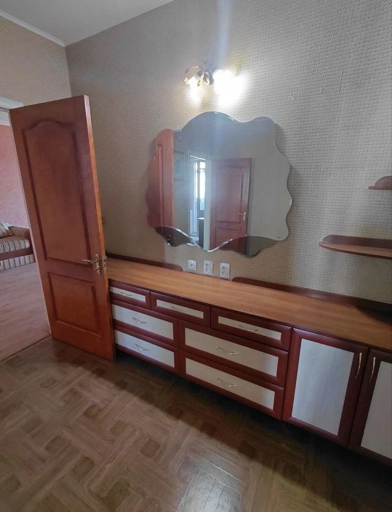 Продаю 3 чешку з квадратним холом Херсонське шосе