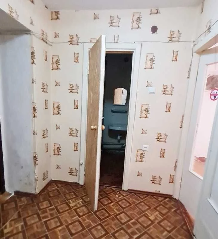 продаж 1 кімнатна квартира  3\9 цегла інгульский район ,ПТЗ,