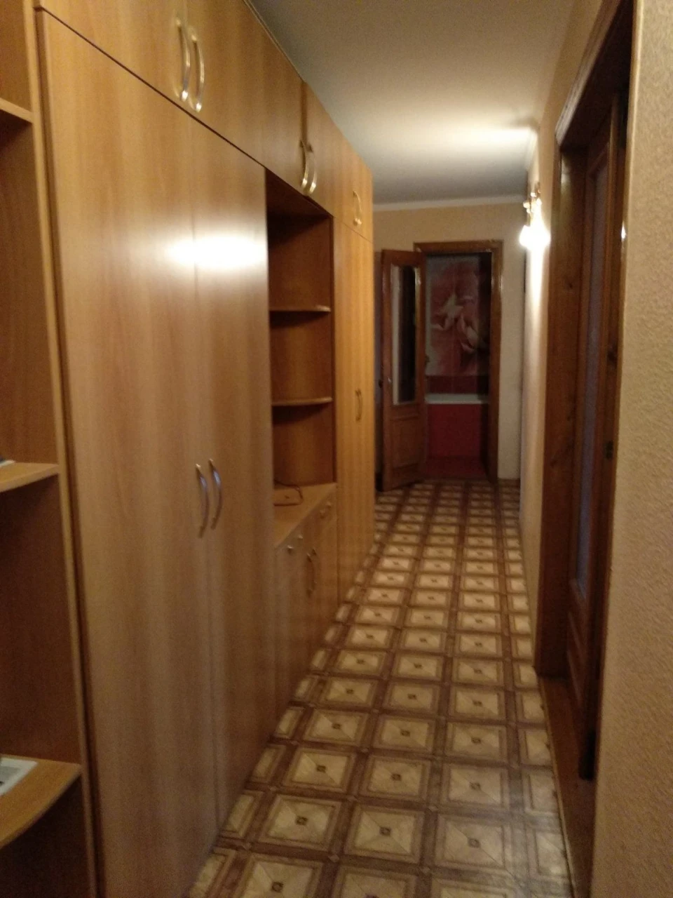 3 кімнатна тепла доглянута квартира в   цегляному будинку,