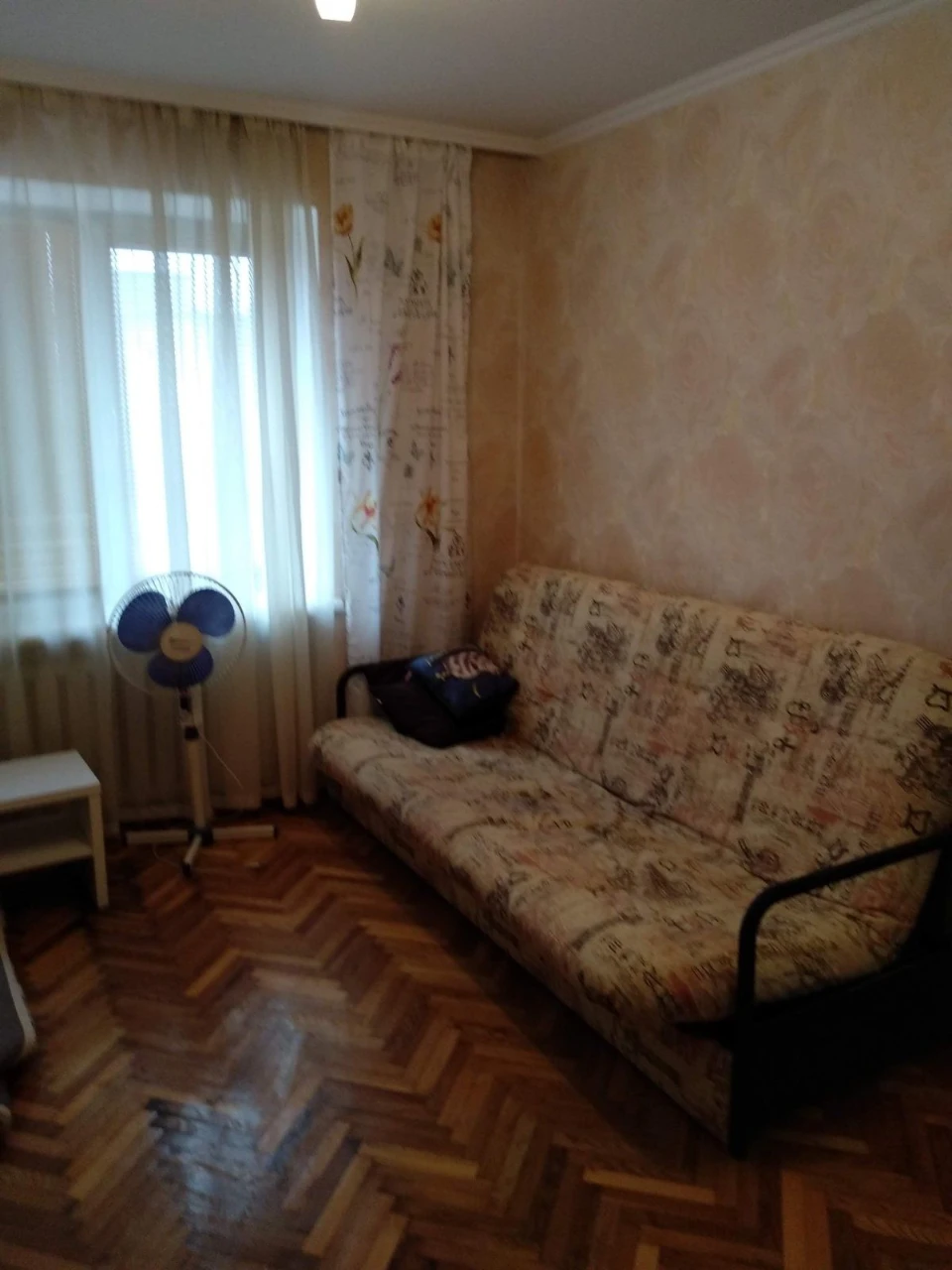 3 кімнатна тепла доглянута квартира в   цегляному будинку,