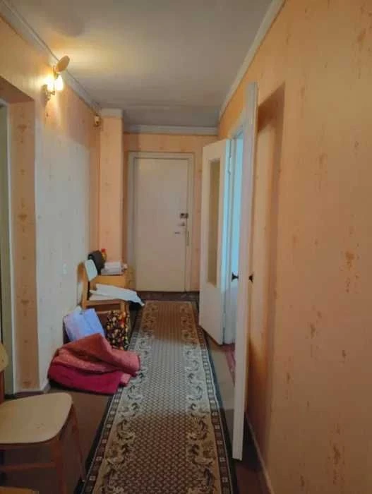 Продажа 4-х комнатной квартиры в центе города.