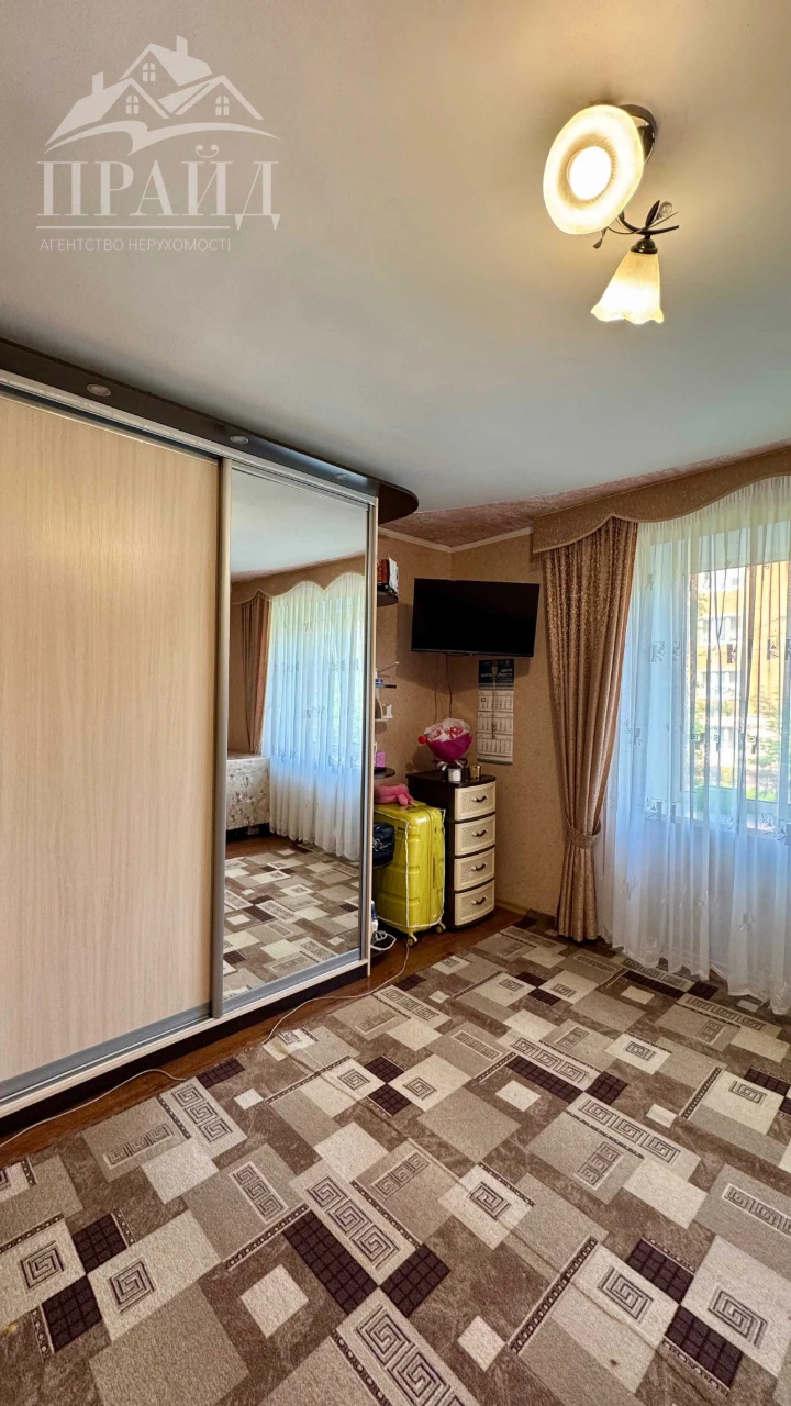 Продам 2-кімнатну квартиру в гуртожитку по вул. Роменська